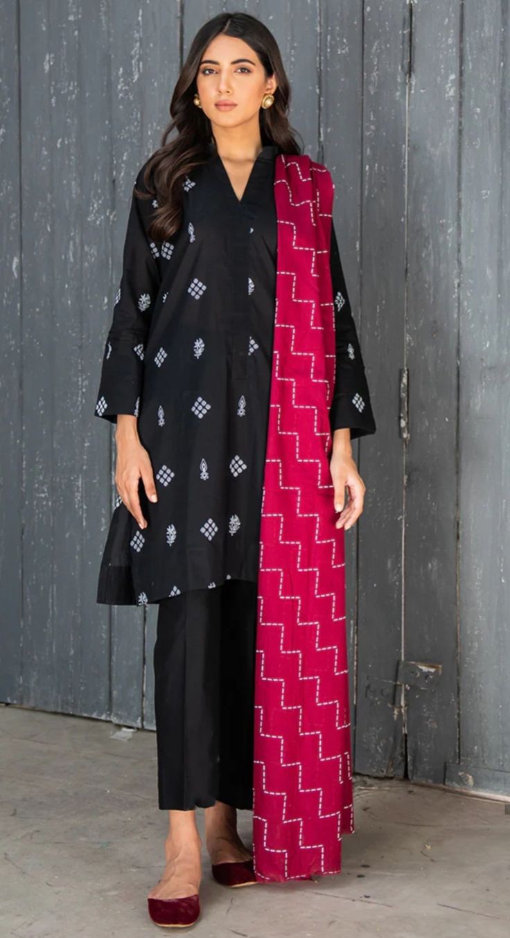 ghazifabric Famza Series premium Collection Un-stitched 3 Piece Linen Suit For Women.(FMZ5H2)