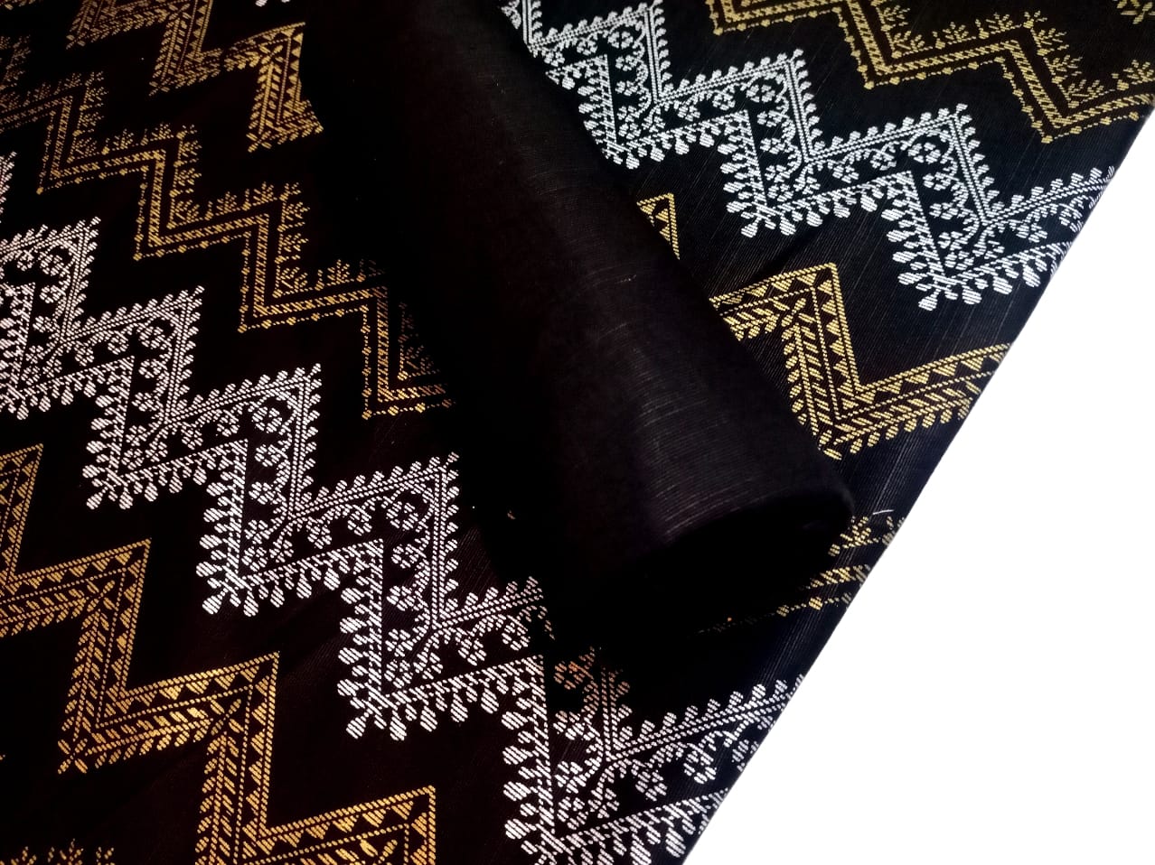 Ghazi fabric Gull-e-Marjaan Unstitched Khaddar Fall Collection 2 piece suit For Women & Girl BLACK GM8433/2