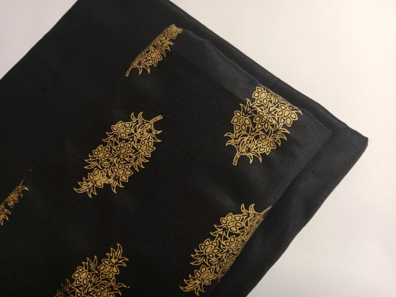 Ghazi fabric Unstitched Linen 2 piece suit for women black color