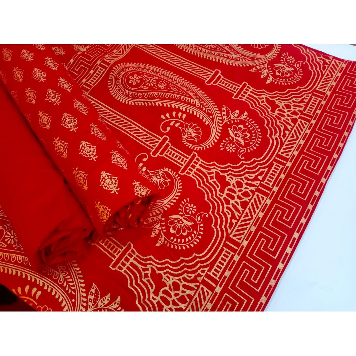 <ul>
	<li>Fabric. Lawn</li>
	<li>Quality. Premium</li>
	<li>Fabric color ..red</li>
	<li>Print .gold print</li>
	<li>high demand design</li>
	<li>No color bleeding after wash</li>
	<li>No print damages after wash</li>
	<li>NOTE</li>
	<li>HAND WASH RECOMMEND</li>
	<li>&nbsp;</li>
</ul>